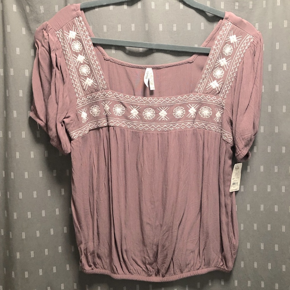 💜Short sleeve embroidered shirt💜